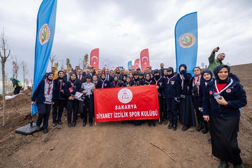 Karamürsel'de yaralar sarılıyor: Binlerce fidan doğaya can verecek - Resim : 2
