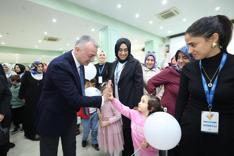 Tahir Büyükakın: Mutlu kadın; mutlu Kocaeli demektir - Resim : 1
