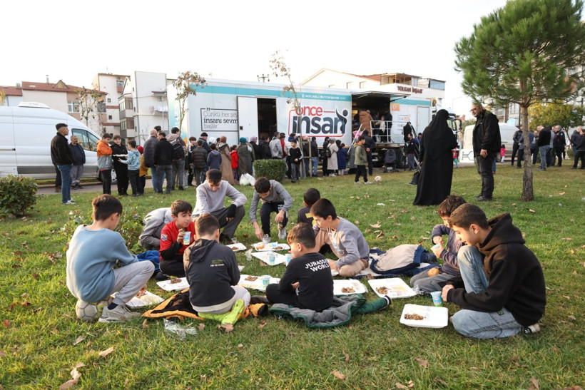 Kocaeli Büyükşehir Belediyesi'nden Darıcalılara yemek ikramı - Resim : 3