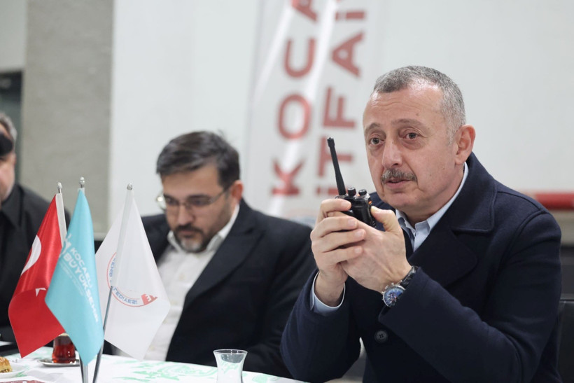 Tahir Büyükakın, itfaiye teşkilatının yeni yılını kutladı - Resim : 1