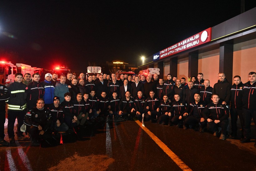 HAK-İŞ Genel Başkanı Mahmut Arslan yeni yıla itfaiyecilerle birlikte girdi - Resim : 6