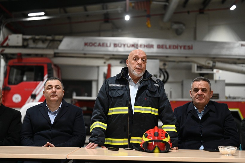 HAK-İŞ Genel Başkanı Mahmut Arslan yeni yıla itfaiyecilerle birlikte girdi - Resim : 3