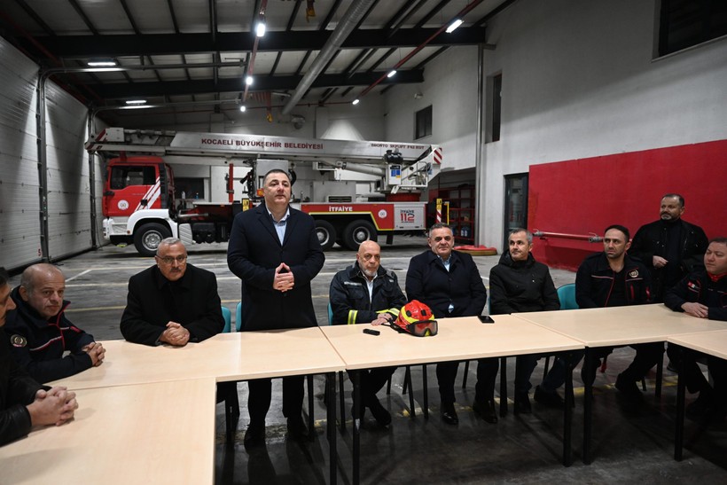 HAK-İŞ Genel Başkanı Mahmut Arslan yeni yıla itfaiyecilerle birlikte girdi - Resim : 2
