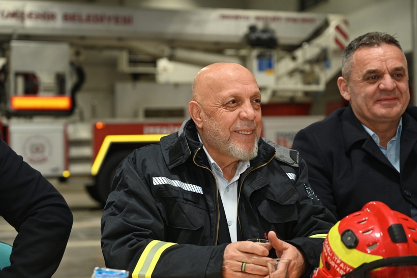 HAK-İŞ Genel Başkanı Mahmut Arslan yeni yıla itfaiyecilerle birlikte girdi - Resim : 1