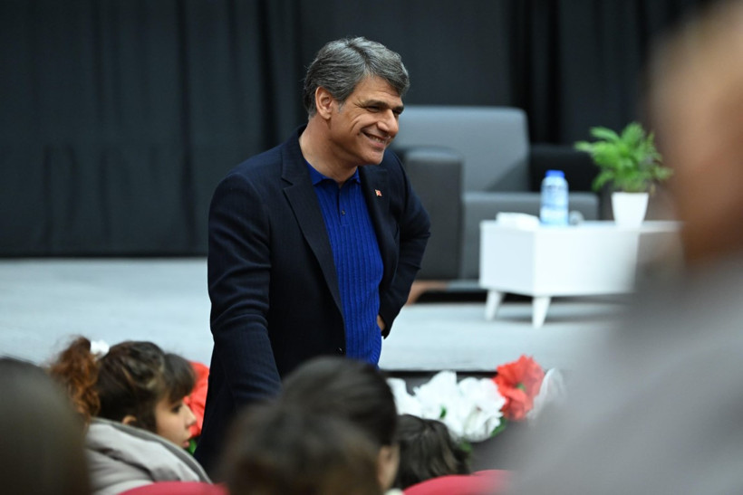 Kocaeli Haber- Mustafa Kocaman Kocaeli Güzel Sanatlar Lisesi'nde gençlerle bir araya geldi