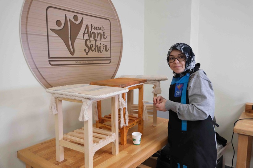 Anne Şehir Merkezi’nde kadınlar ahşap atölyesiyle hem öğreniyor hem sosyalleşiyor - Resim : 3