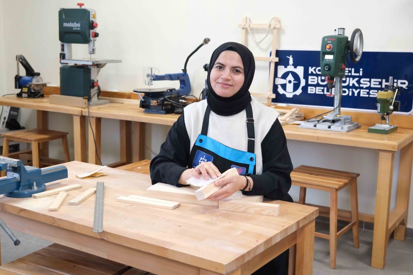 Anne Şehir Merkezi’nde kadınlar ahşap atölyesiyle hem öğreniyor hem sosyalleşiyor - Resim : 2