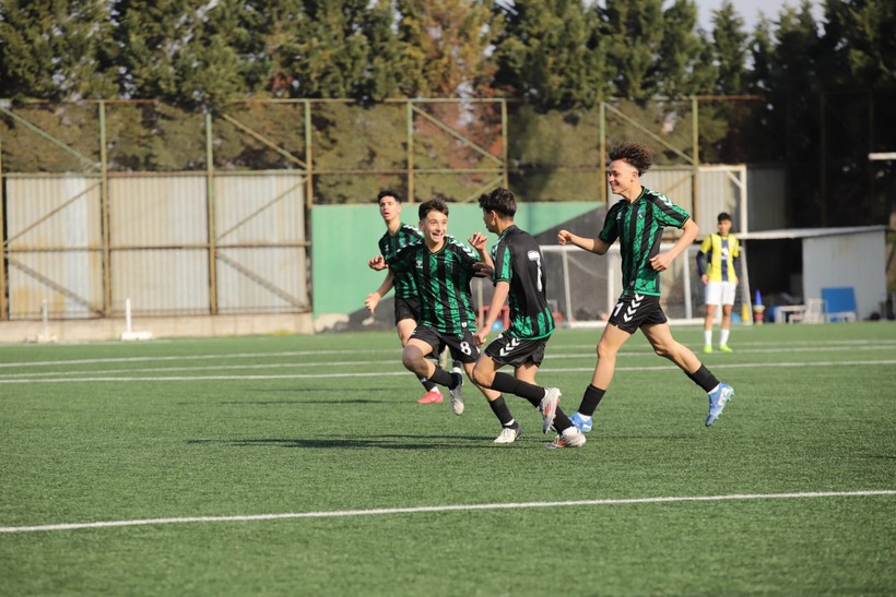 İzmit'in çocuğu Fenerbahçe'yi devirdi! - Resim : 1