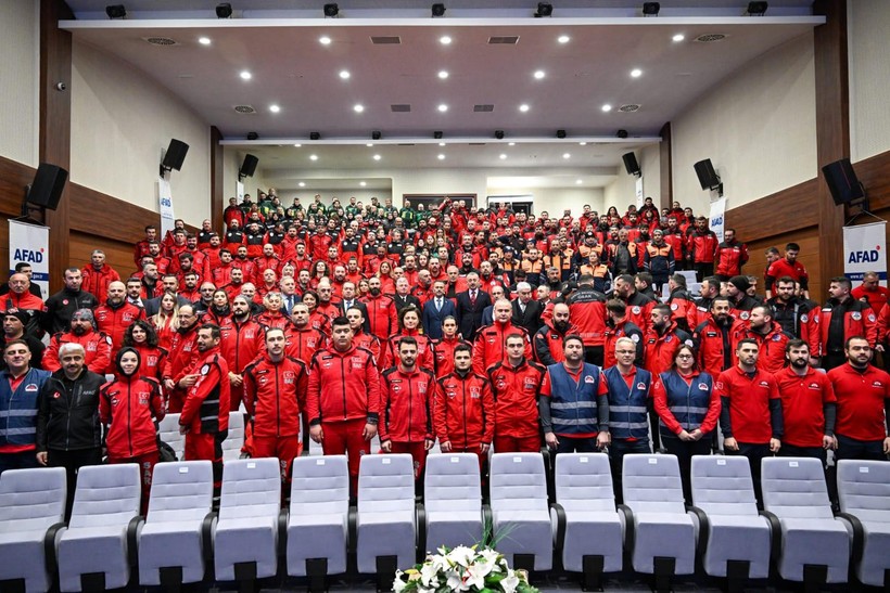 Arama ve Kurtarma ekipleri armalarını teslim aldı - Resim : 2
