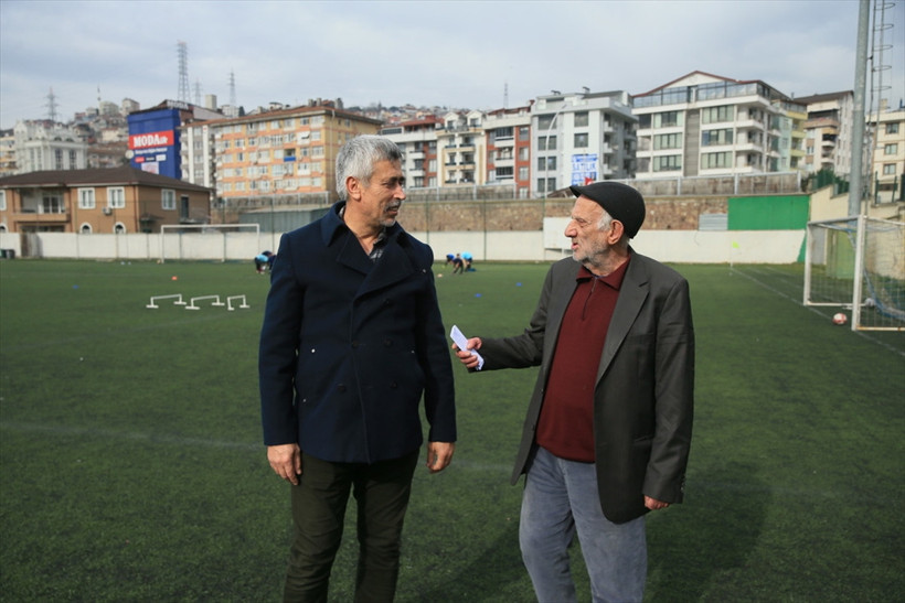 Kocaeli Haber- Futbol sevdalısı emektar köfteci, işi bıraktı hakemliği bırakamadı 