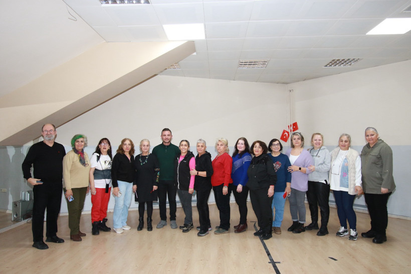 Kocaeli Büyükşehir Belediyesi'nin "Hayatın İçindeyim" projesiyle büyükler sahneye çıkacak - Resim : 1