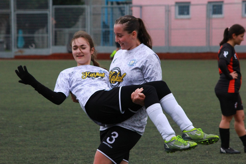 Gölcükspor - Derince Yavuzspor kadın futbol maçının fotoğrafları - Resim: 12