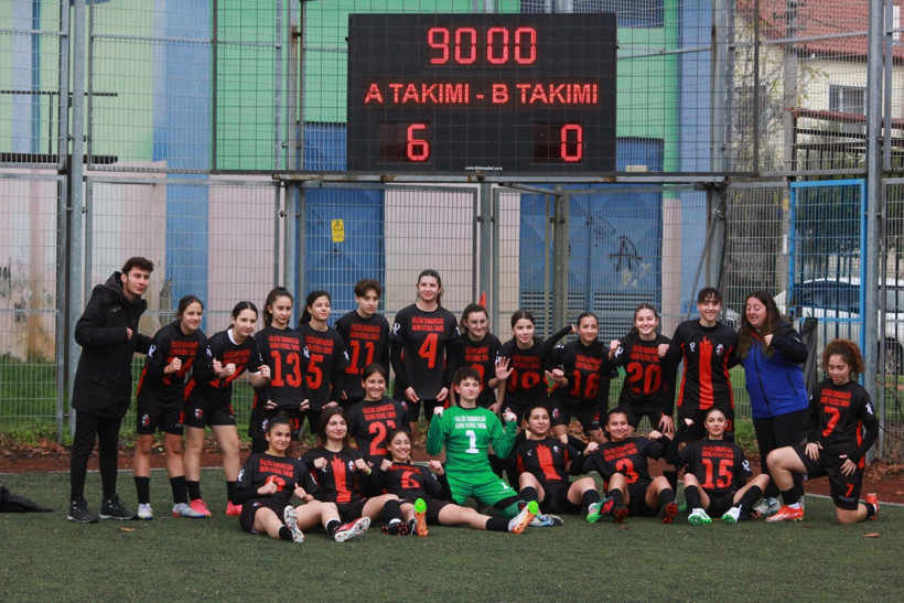 Gölcükspor - Derince Yavuzspor kadın futbol maçının fotoğrafları - Resim: 15
