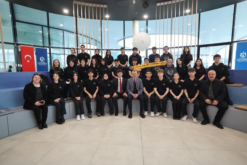 Milli İrade Meydanı'nda yeni bir mekan daha! - Resim : 3