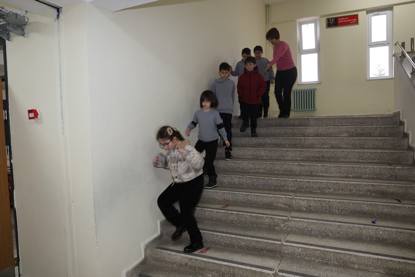 Başiskele'de öğrenciler afetlere karşı deneyim kazandı! - Resim : 3