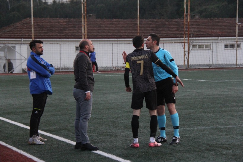 Nabızların çok yükseldiği maçta Derince ile Kavaklı 1-1 berabere kaldı - Resim : 15