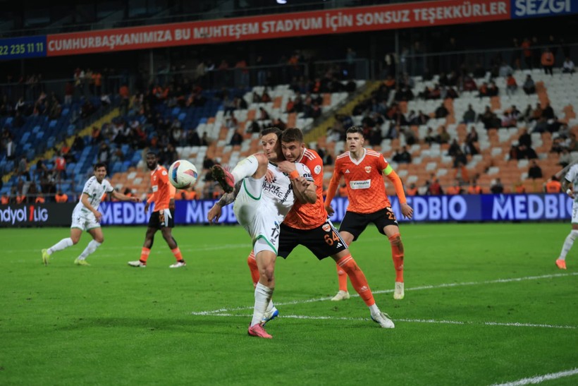 Çok rahat çok profesyonel! Adana’da tarihi fark kaçtı! “1-4” - Resim : 2