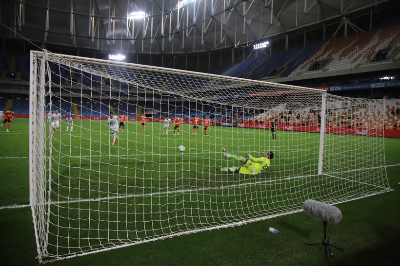Çok rahat çok profesyonel! Adana’da tarihi fark kaçtı! “1-4” - Resim : 1