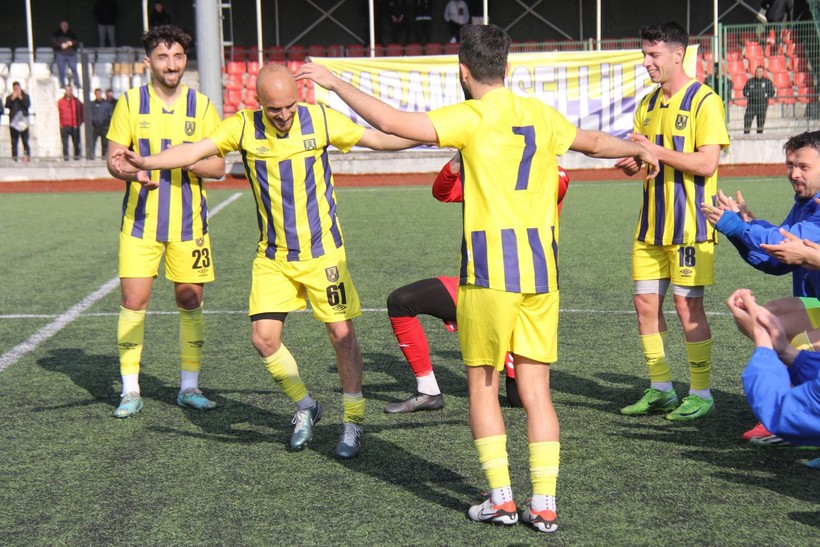 Karamürselspor - Çayırovaspor maçının fotoğrafları - Resim: 85