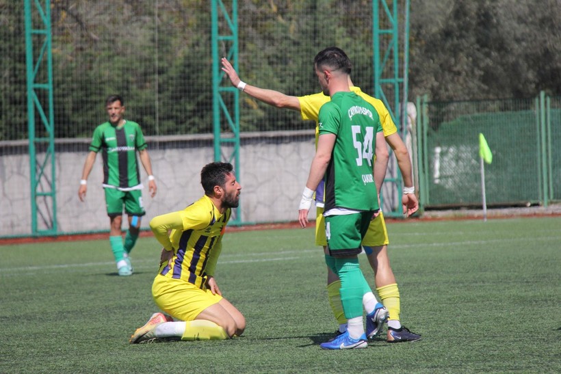 Karamürselspor - Çayırovaspor maçının fotoğrafları - Resim: 40