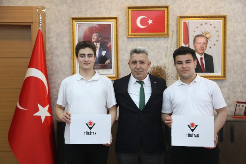 TÜBİTAK Araştırma Projeleri bölge ikincisi olan öğrenciler Erol Ölmez'i ziyaret etti - Resim : 2