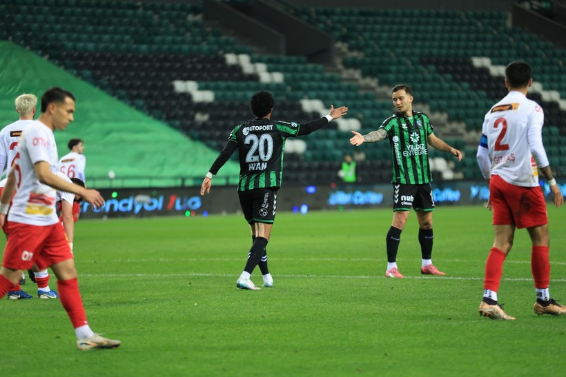 Kocaelispor - Yeni Malatyaspor 1-7 FOTO GALERİ - Resim: 66