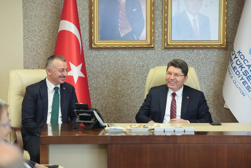 Yılmaz Tunç'tan Tahir Büyükakın'a ziyaret: Dip çamuru hakkında bilgi aldı - Resim : 1