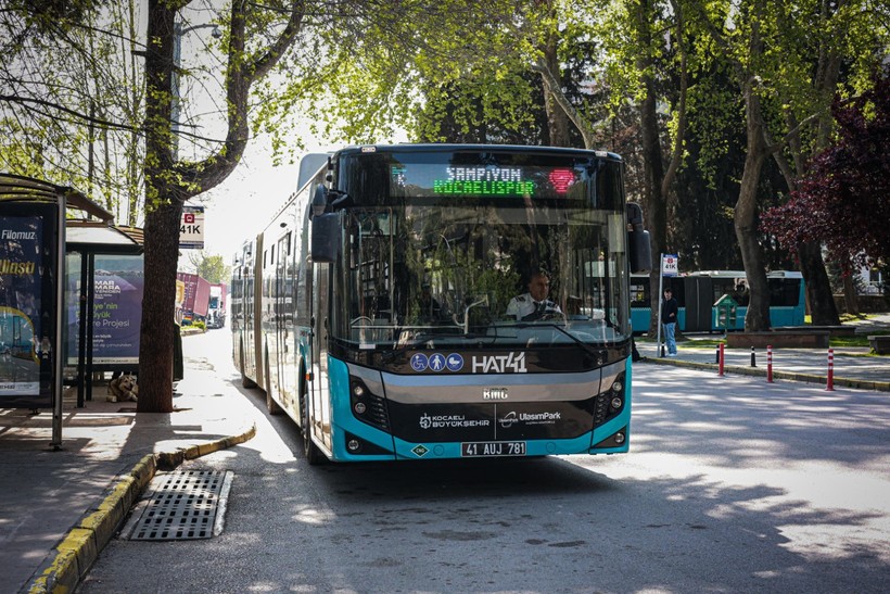 Otobüs ve tramvaylara “Şampiyon Kocaelispor” yazıldı! - Resim : 1