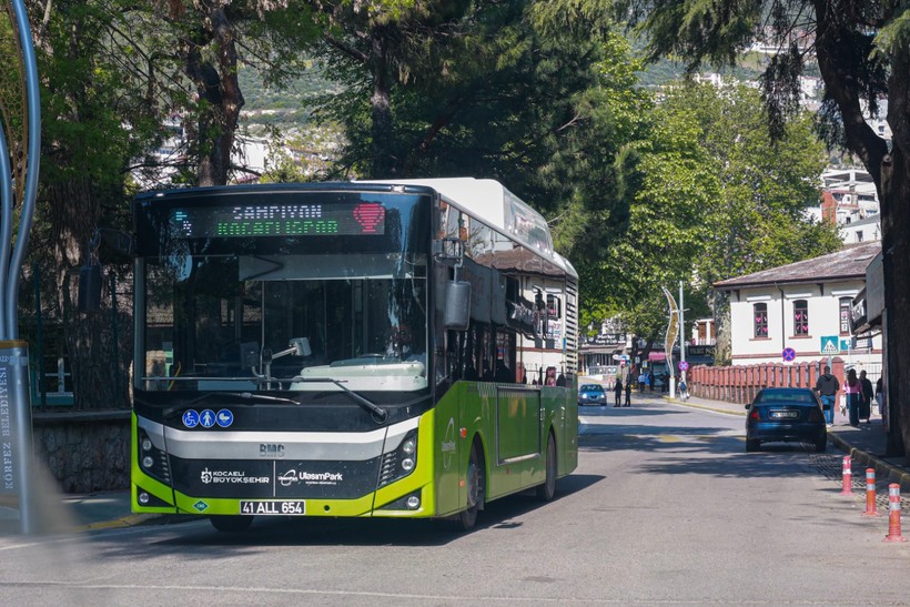 Otobüs ve tramvaylara “Şampiyon Kocaelispor” yazıldı! - Resim : 3