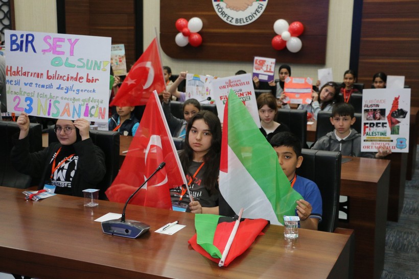 Balonlar Filistinli çocuklar için uçuruldu - Resim : 2