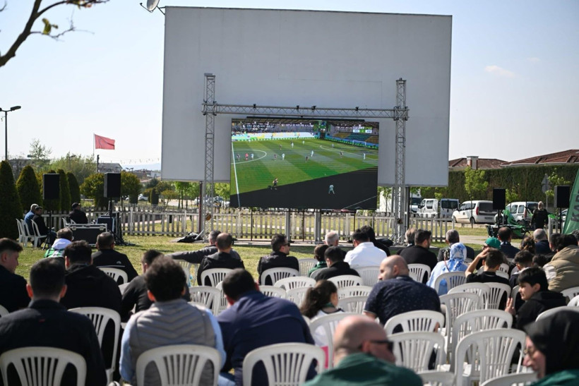 Mustafa Kocaman, Kocaelispor’un maçını Kartepelilerle izledi - Resim: 4