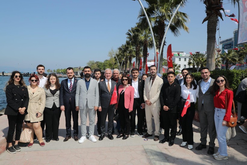 CHP Kocaeli Gençlik Kolları'ndan 12 ilçede 23 Nisan etkinliği - Resim : 7