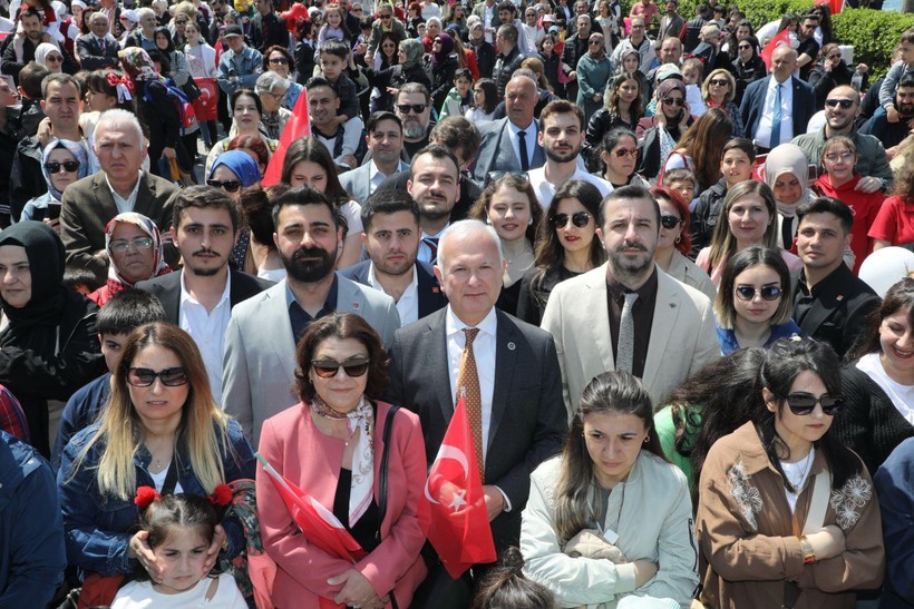 CHP Kocaeli Gençlik Kolları'ndan 12 ilçede 23 Nisan etkinliği - Resim : 6