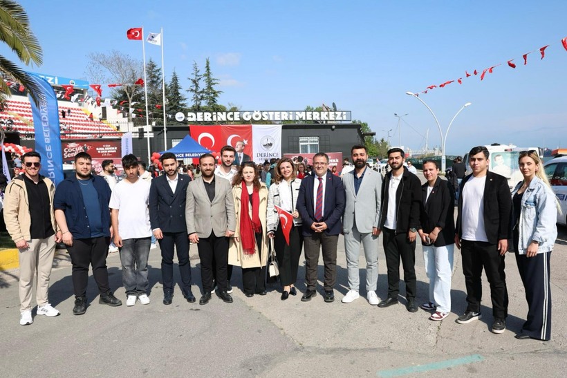 CHP Kocaeli Gençlik Kolları'ndan 12 ilçede 23 Nisan etkinliği - Resim : 2