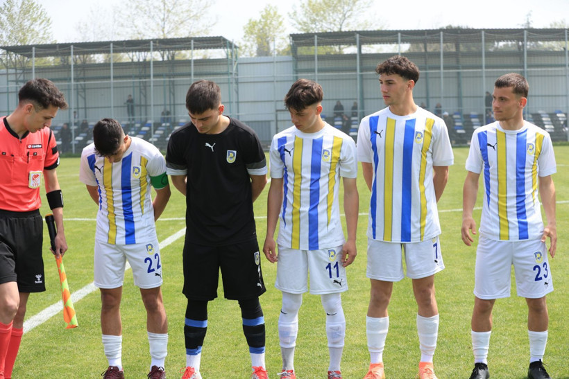 Kocaelispor - Belediye Derincespor U-19 maçının fotoğrafları - Resim: 14