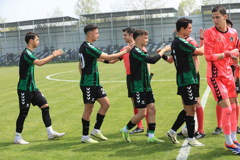 Kocaelispor - Belediye Derincespor U-19 maçının fotoğrafları - Resim: 17