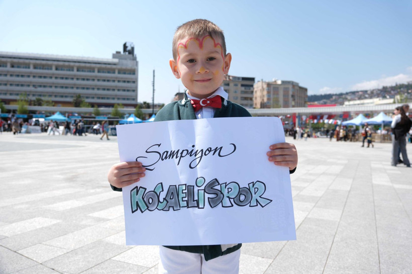 Milli İrade Meydanı her gün dolup taştı - Resim: 3