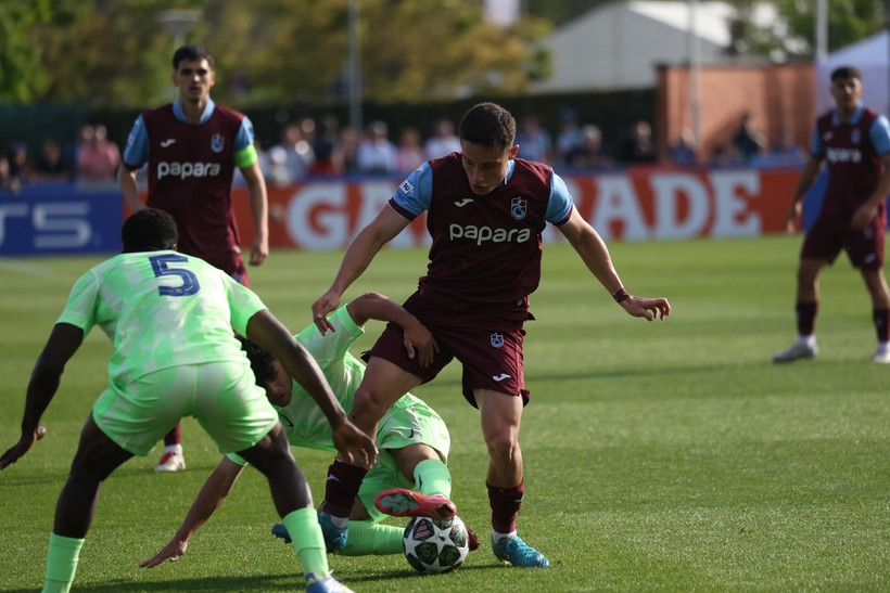Canınız sağ olsun çocuklar... Trabzonspor U19, UEFA Gençlik Ligi finalinde Barcelona'ya kaybetti - Resim : 1