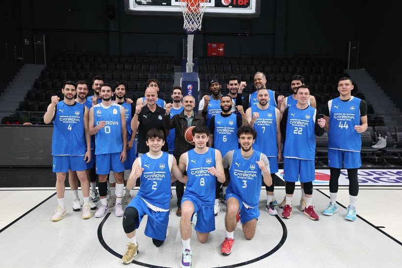 Çayırova Belediyesi Basketbol Takımı yarı final maçında - Resim : 1