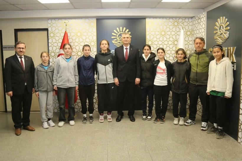 Ali Yıldırım Sezer, şampiyonları ağırladı - Resim : 1