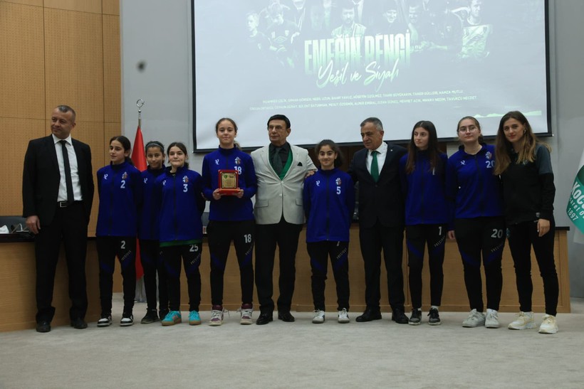 Emeğin Rengi Yeşil Siyah büyük beğeni topladı - Resim : 2
