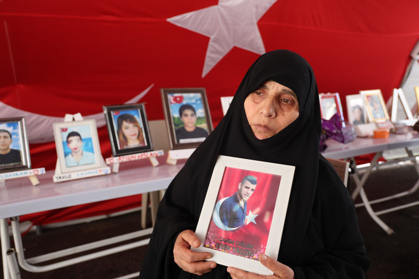 Kocaeli’den giden annenin nöbeti devam ediyor; "Dayanacak gücüm yok, ne olur gel” - Resim : 3