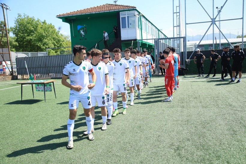 Kocaelispor – Keçiörengücü U-17 maçı foto galeri - Resim: 12