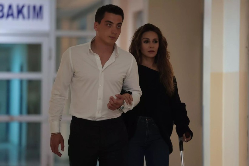 Uzak Şehir 25 Bölüm Fragmanı Alya Cihan Aşkı Resmen Başladı! Düşersem Beni Sen Kaldır.. - Resim: 6