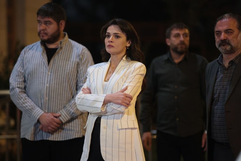 Uzak Şehir 25 Bölüm Fragmanı Alya Cihan Aşkı Resmen Başladı! Düşersem Beni Sen Kaldır.. - Resim: 7