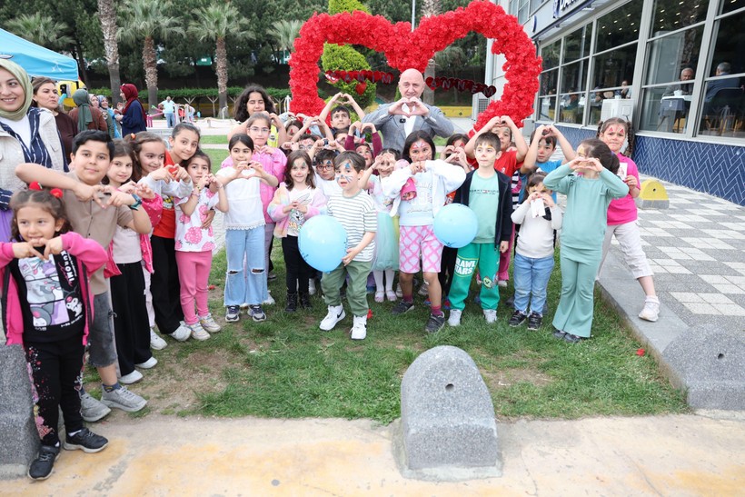 Darıca'da Anneler Günü etkinliği! Muzaffer Bıyık: Annelerimizin hakkı asla ödenemez - Resim : 1