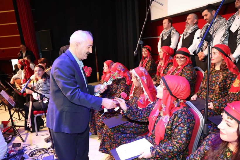 Zinnur Büyükgöz'den şehit annesi Fatma Şahin'e ziyaret - Resim : 4
