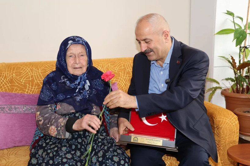Zinnur Büyükgöz'den şehit annesi Fatma Şahin'e ziyaret - Resim : 1