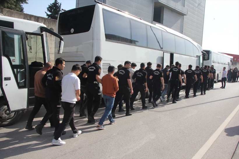 Büyük dolandırıcılık operasyonunda 52 zanlı tutuklandı - Resim : 3