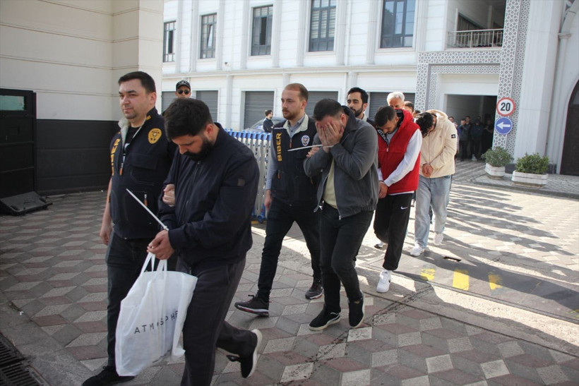 Büyük dolandırıcılık operasyonunda 52 zanlı tutuklandı - Resim : 1